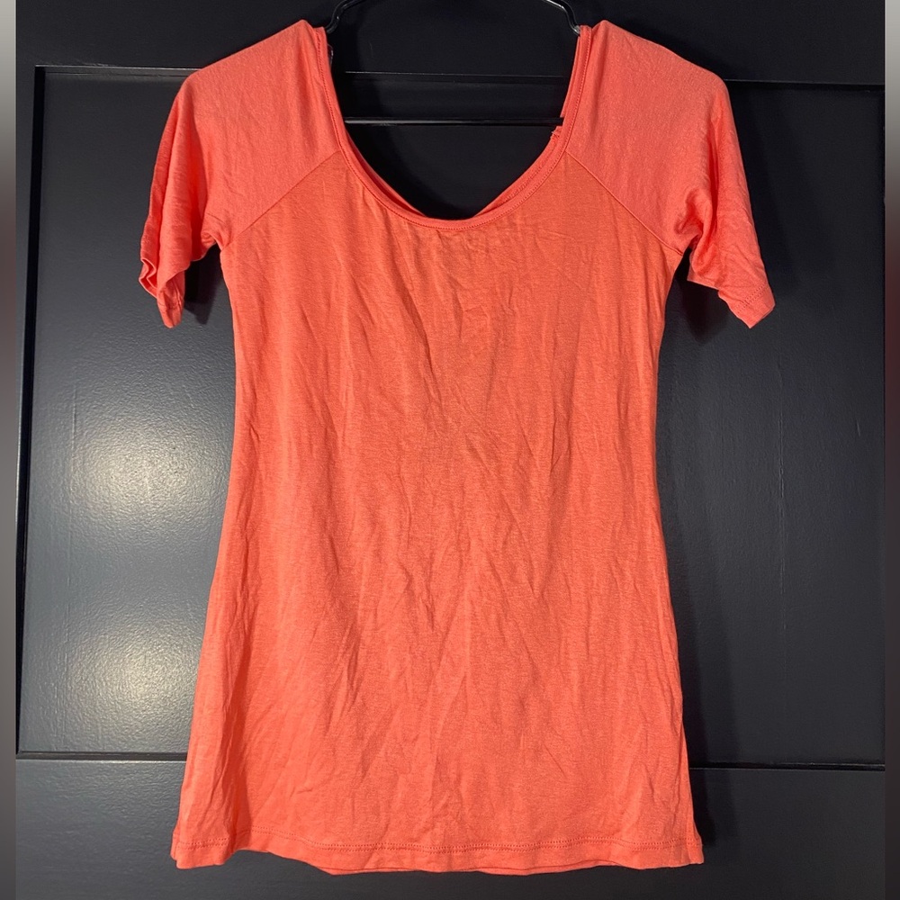 4/$16 Happening in the Present Top
